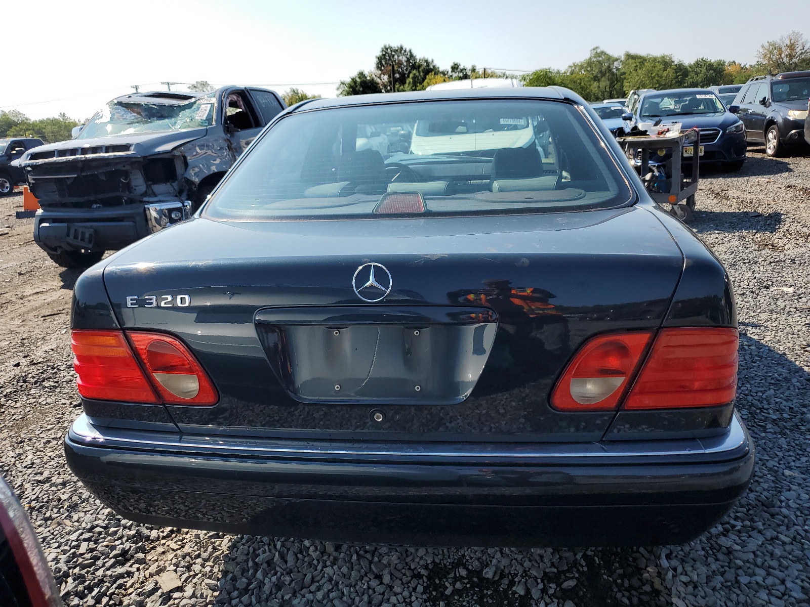 WDBJF82F6WX007889 1998 Mercedes-Benz E 320 4Matic