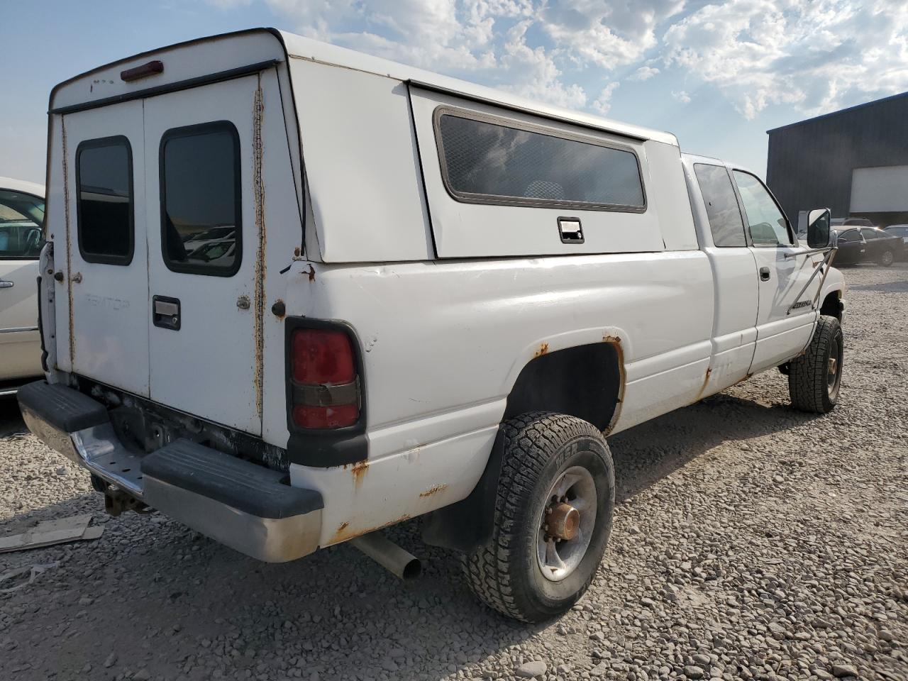 1998 Dodge Ram 2500 VIN: 3B7KF22W4WG239561 Lot: 65283774