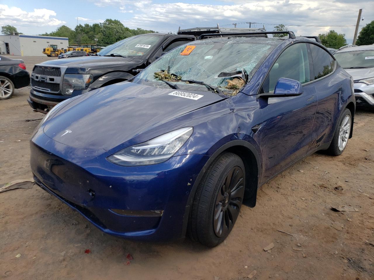 7SAYGDEE8NF463901 Tesla Model Y 