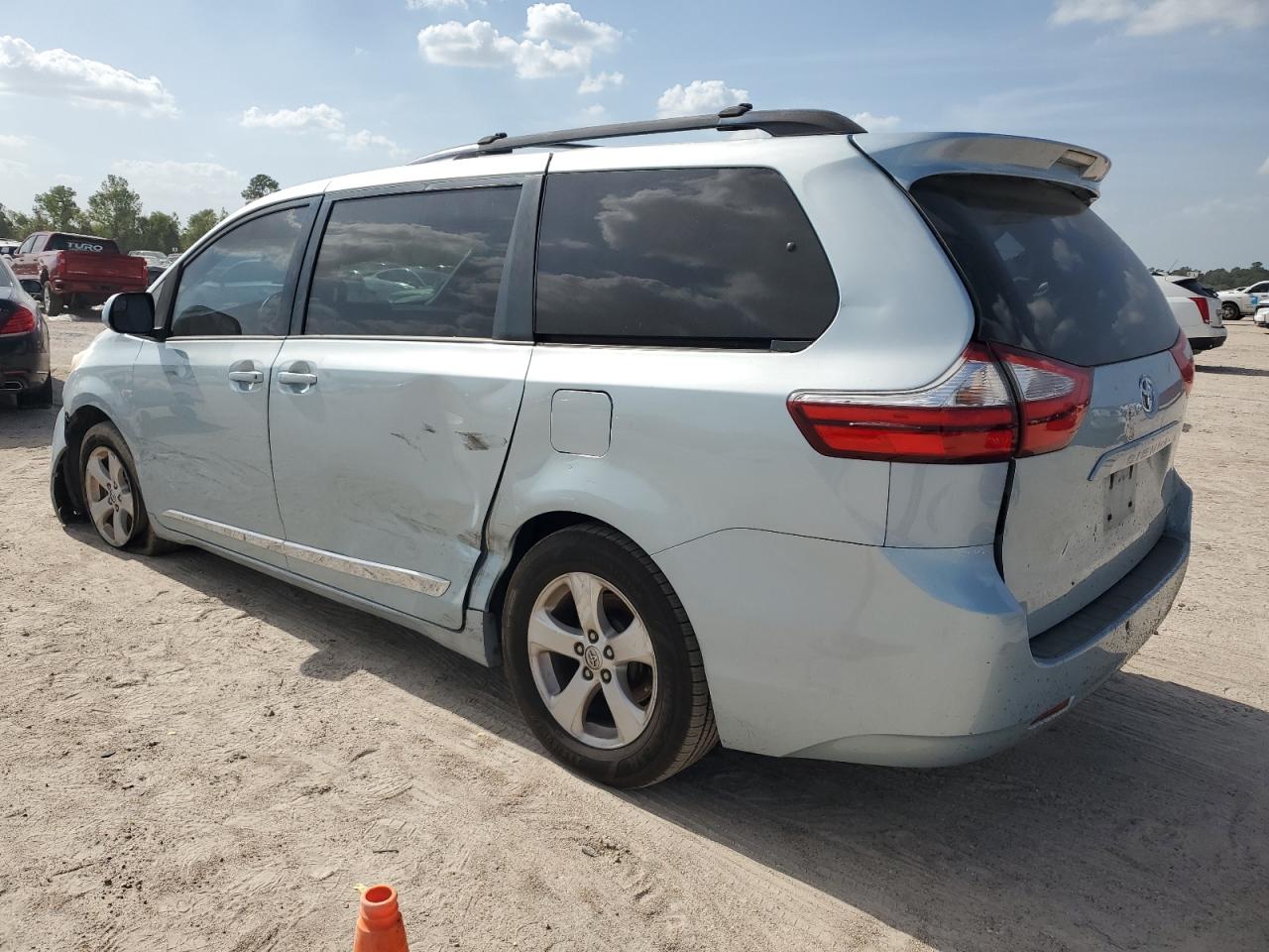 5TDKK3DC8GS730982 2016 TOYOTA SIENNA - Image 2