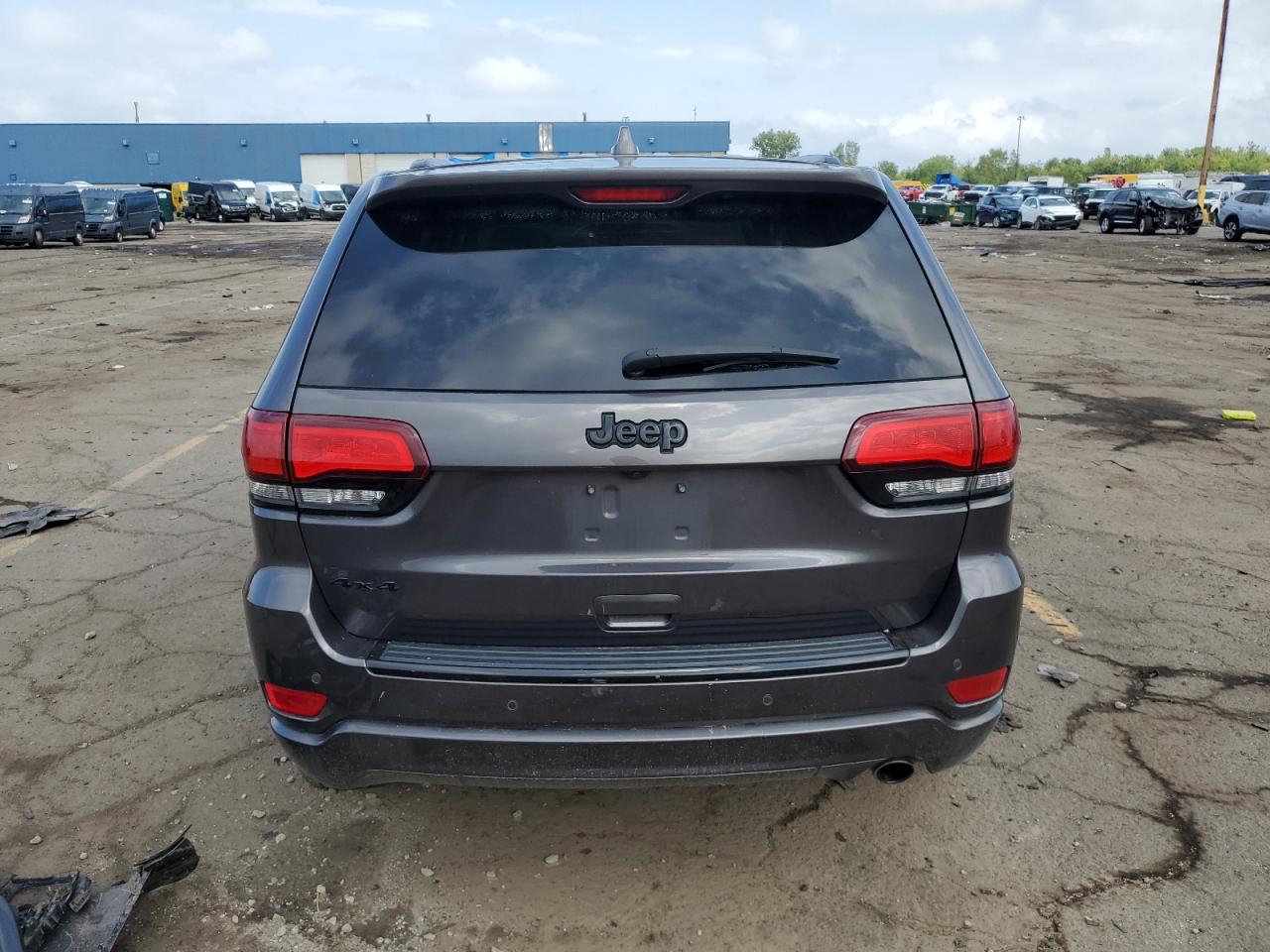 1C4RJFAG6JC119660 2018 Jeep Grand Cherokee Laredo