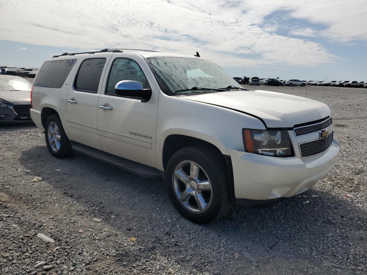 VIN 1GNSKKE70DR157802 2013 CHEVROLET SUBURBAN no.4