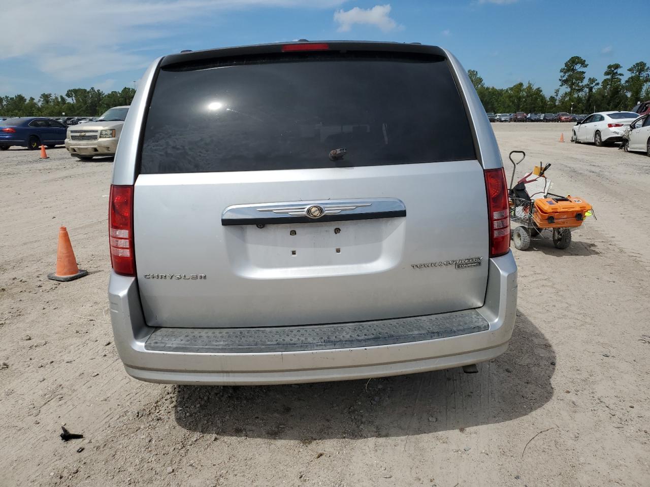 2A4RR5D17AR116990 2010 Chrysler Town & Country Touring