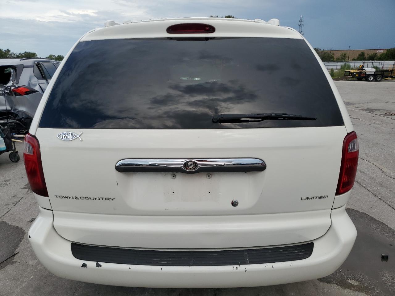 2002 Chrysler Town & Country Limited VIN: 2C8GP64L52R644151 Lot: 68234854