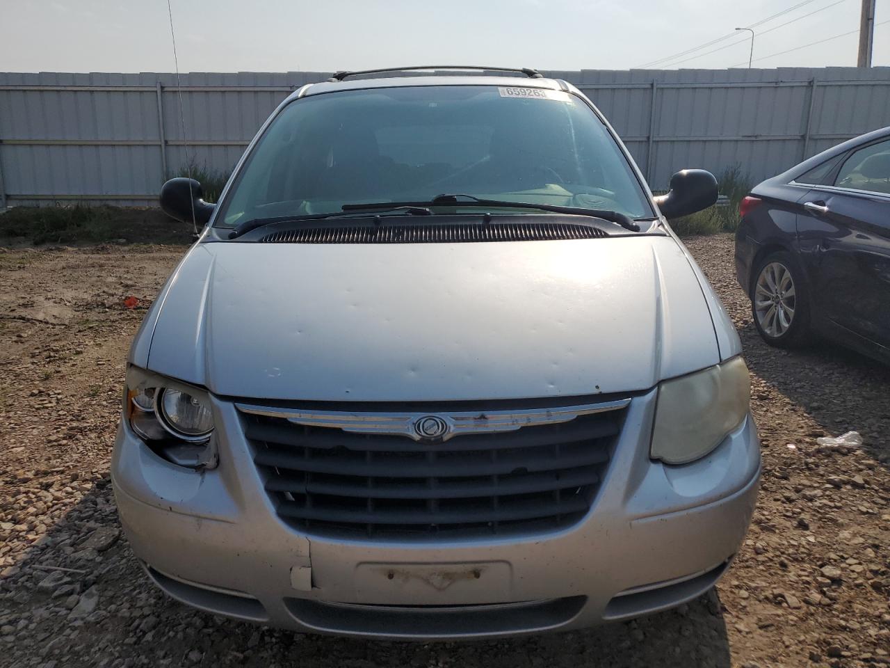 2007 Chrysler Town & Country - Image 5