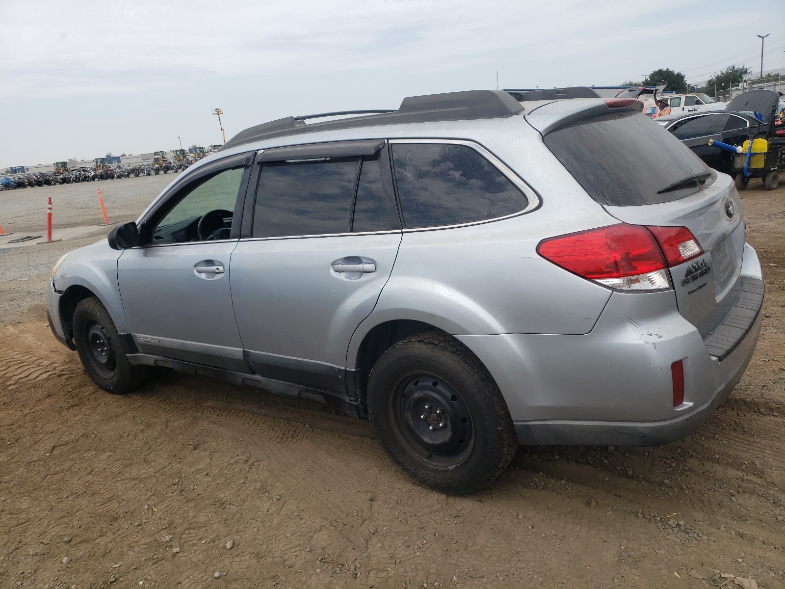 2014 Subaru Outback 2.5I vin: 4S4BRBAC7E3211118