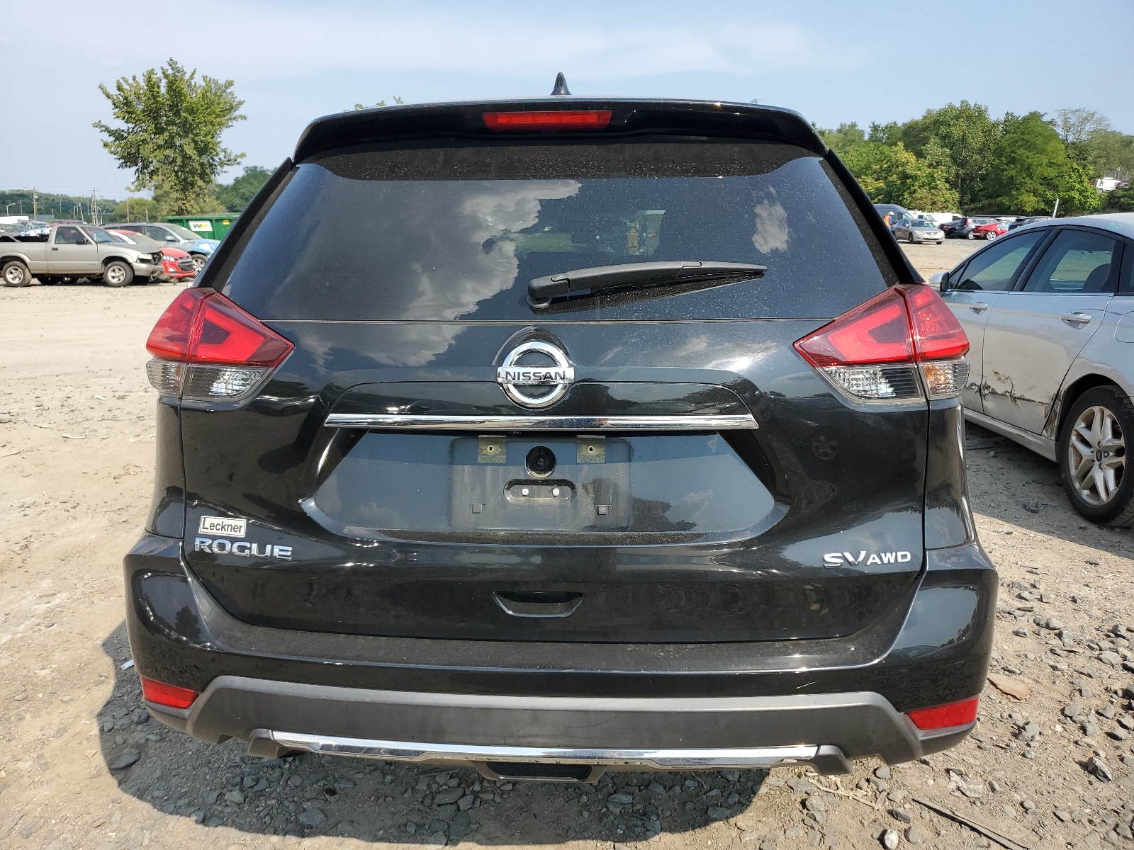 2017 Nissan Rogue S vin: KNMAT2MV5HP523241