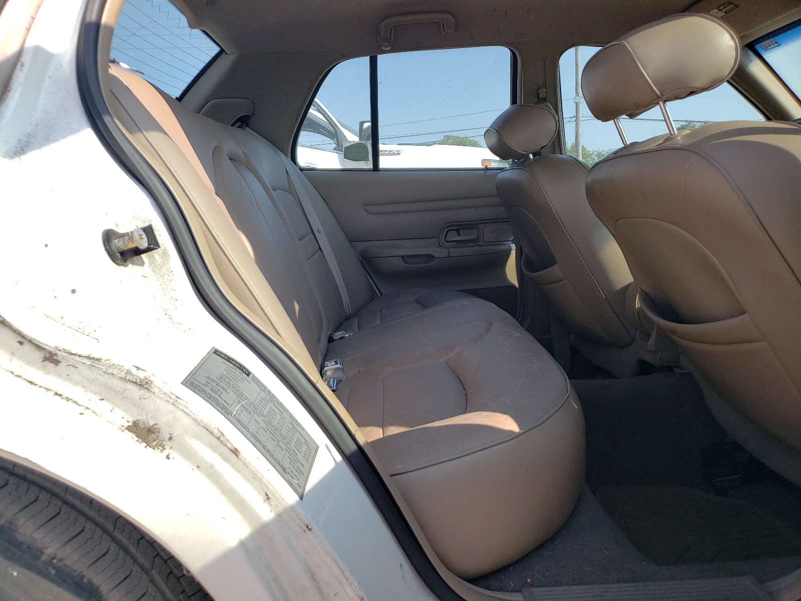 2FAFP74W3XX113228 1999 Ford Crown Victoria Lx