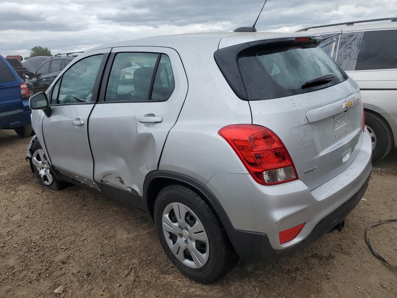 3GNCJKSB9JL380102 2018 CHEVROLET TRAX - Image 2