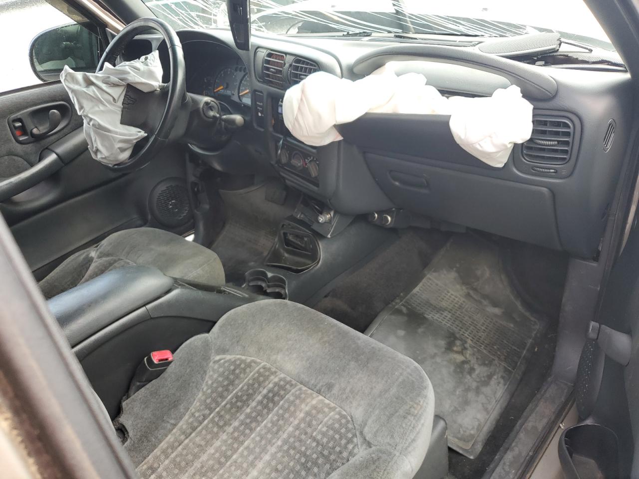 2000 Chevrolet S-10 Pickup - Image 8