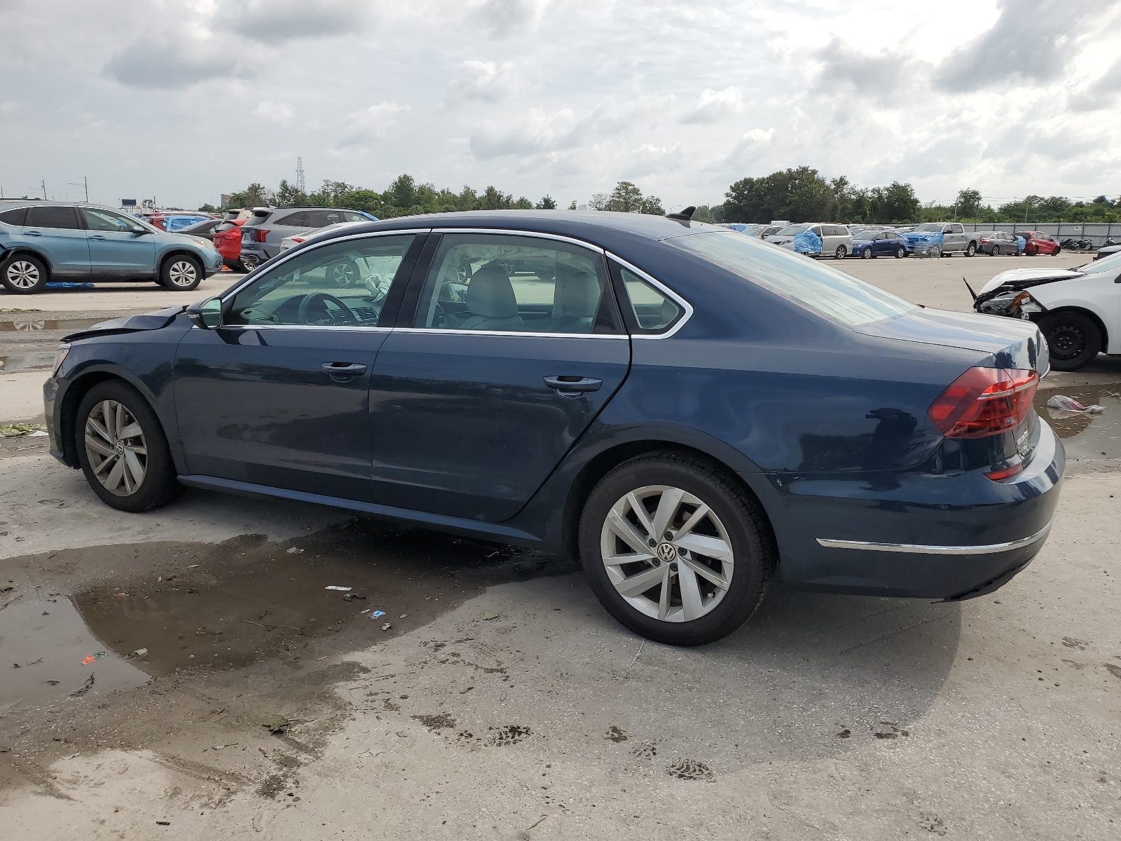 1VWBA7A3XJC028408 2018 Volkswagen Passat Se