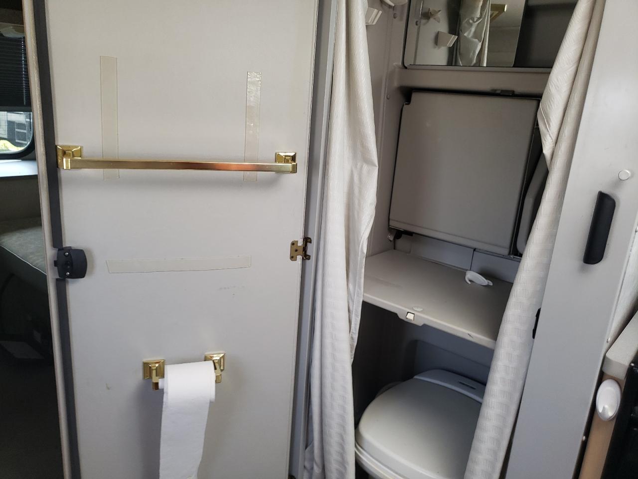 2000 Volkswagen Eurovan VIN: WV3AH4708YH005080 Lot: 64874574