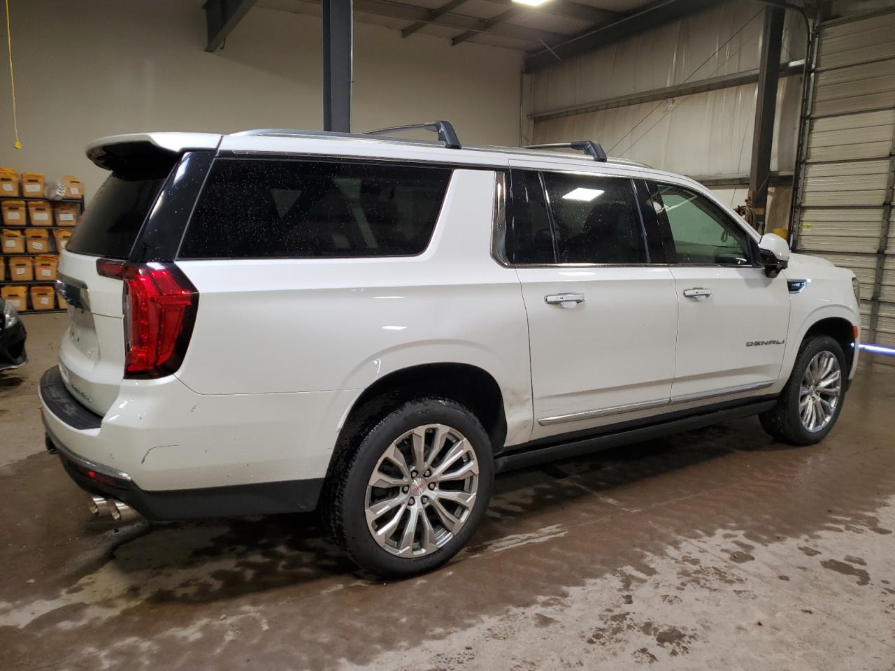2022 GMC Yukon - Image 3