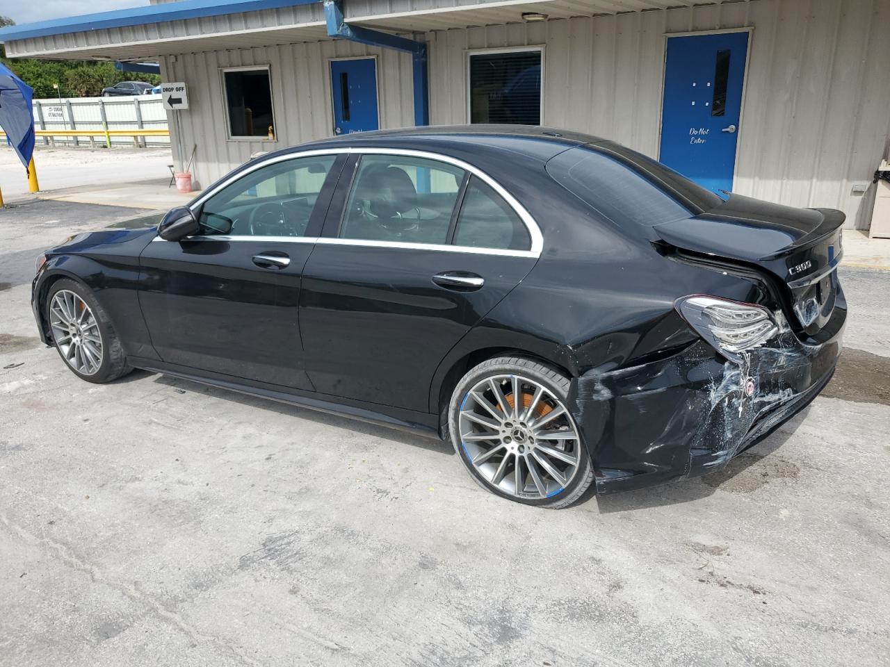 VIN 55SWF4JB3JU271393 2018 MERCEDES-BENZ C-CLASS no.2