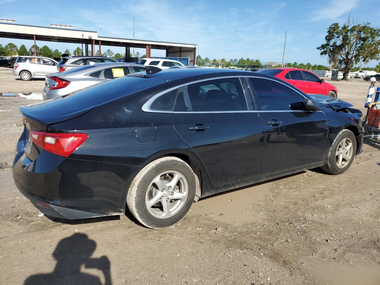 2017 Chevrolet Malibu - Image 3