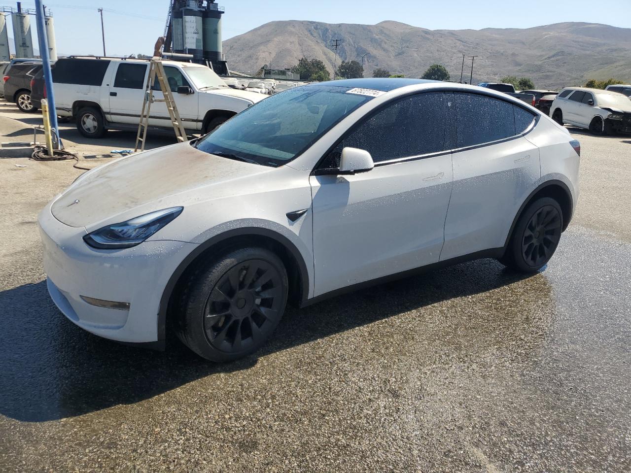 VIN 7SAYGDEE9PA075124 2023 TESLA MODEL Y no.1