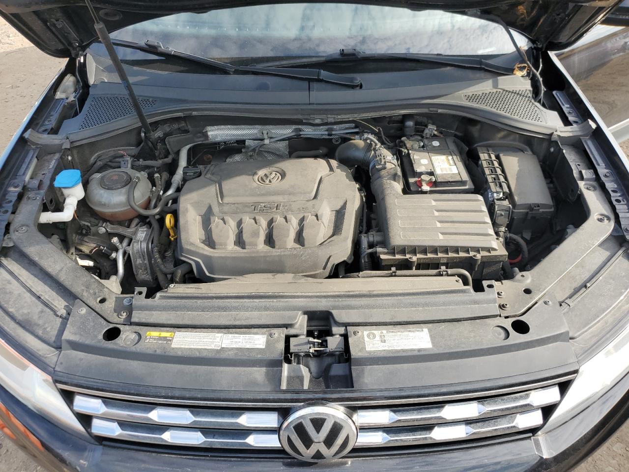 3VV2B7AX1JM057976 2018 Volkswagen Tiguan Se