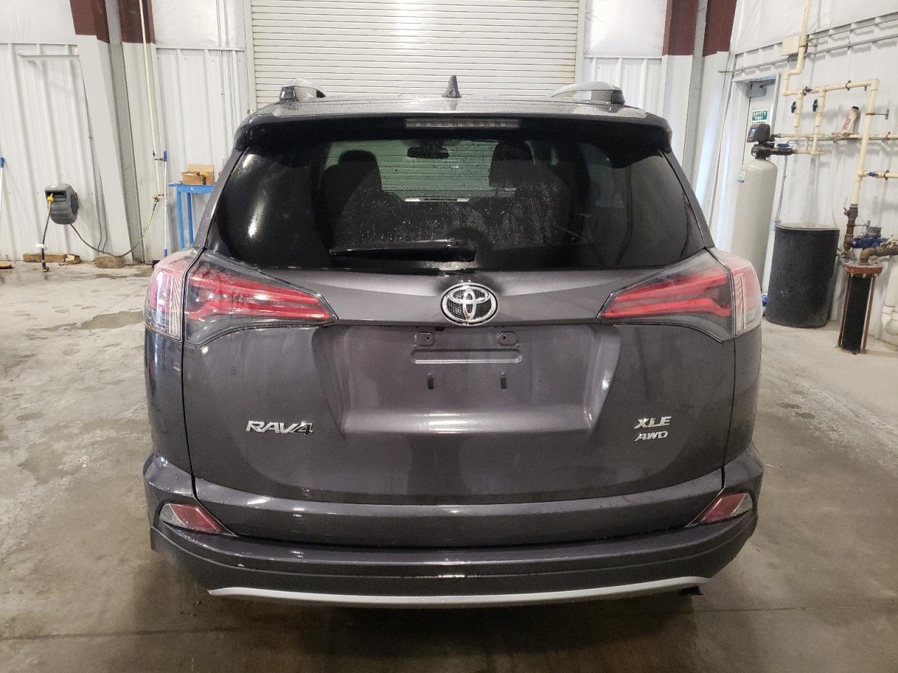 JTMRFREV8HJ132332 2017 Toyota Rav4 Xle