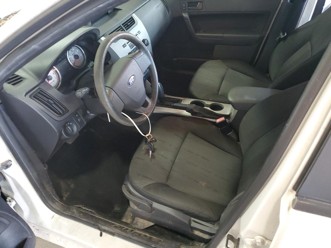 1FAHP3FN0AW230984 2010 Ford Focus Se