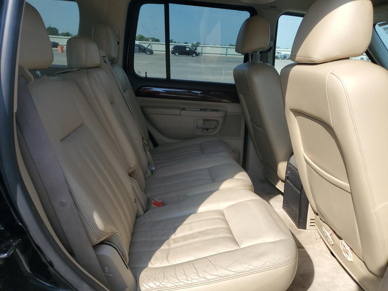 2005 Lincoln Aviator - Image 11