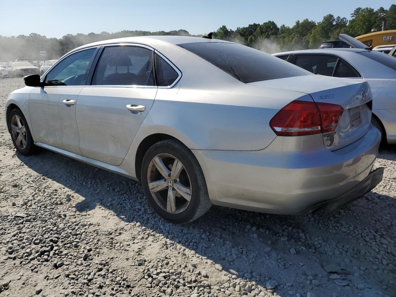 2014 Volkswagen Passat - Image 2