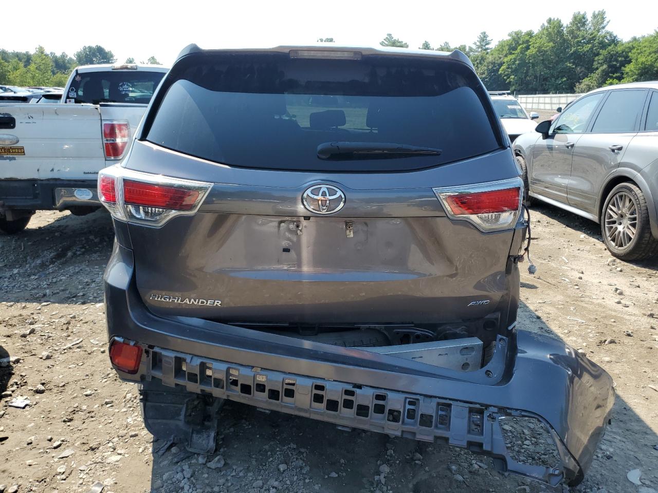 5TDBKRFH5GS268764 2016 Toyota Highlander Le