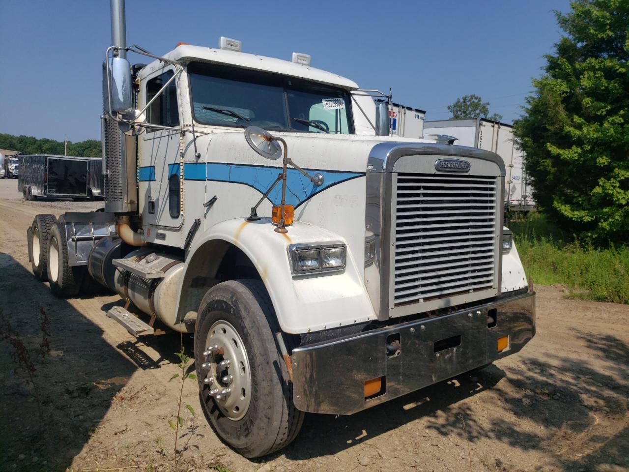 2004 Freightliner Conventional Classic 120 for Sale in Glassboro, NJ - Minor Dent/Scratches