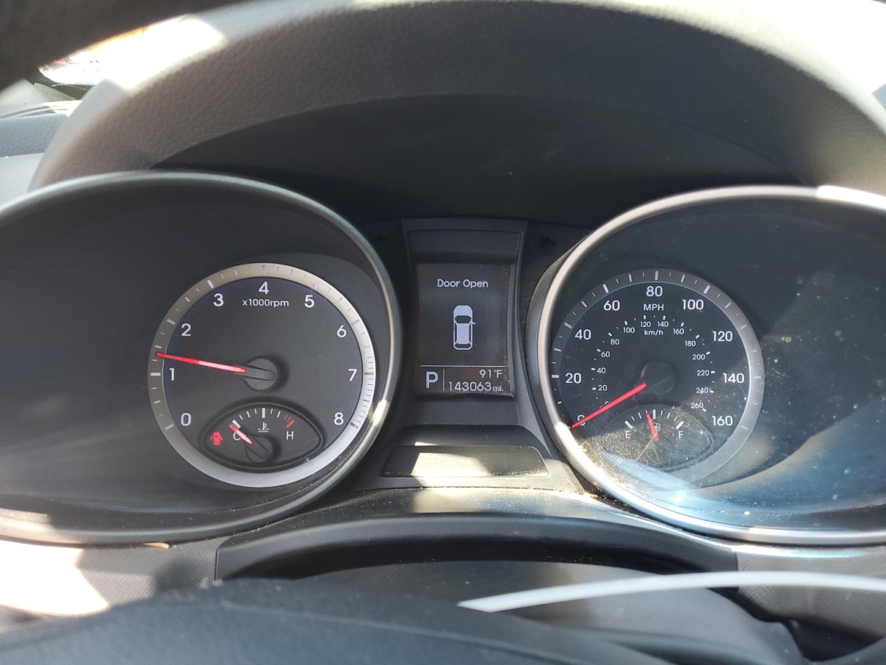 2016 Hyundai Santa Fe - Image 9