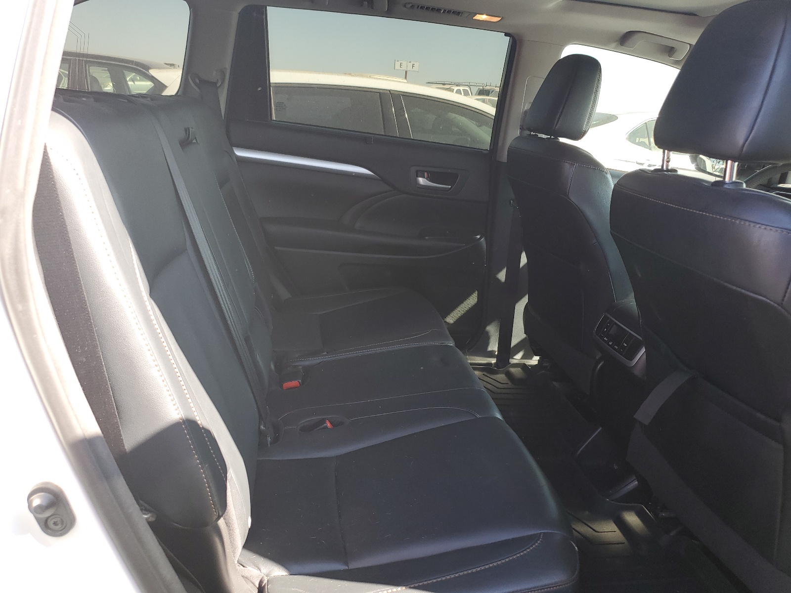 5TDJKRFH8GS503055 2016 Toyota Highlander Xle