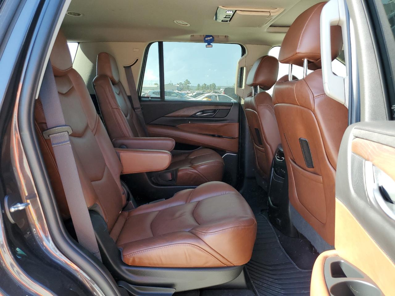 1GYS3BKJ3JR138432 2018 Cadillac Escalade Luxury