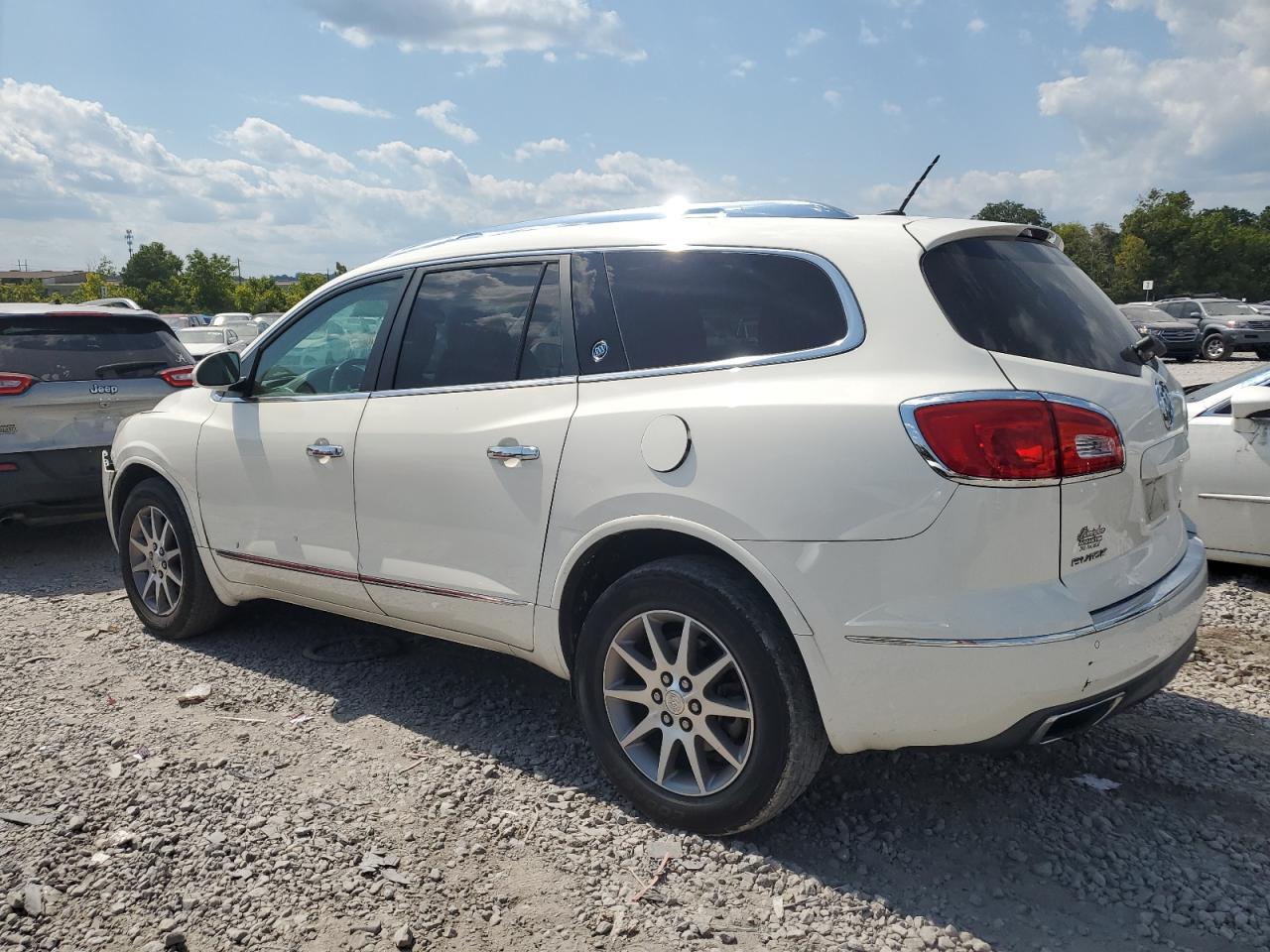 5GAKRBKD8FJ233574 2015 BUICK ENCLAVE - Image 2