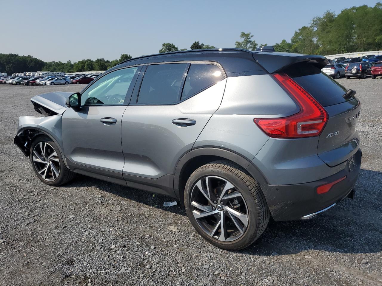 2019 Volvo Xc40 T5 R-Design VIN: YV4162UM2K2102562 Lot: 65764764