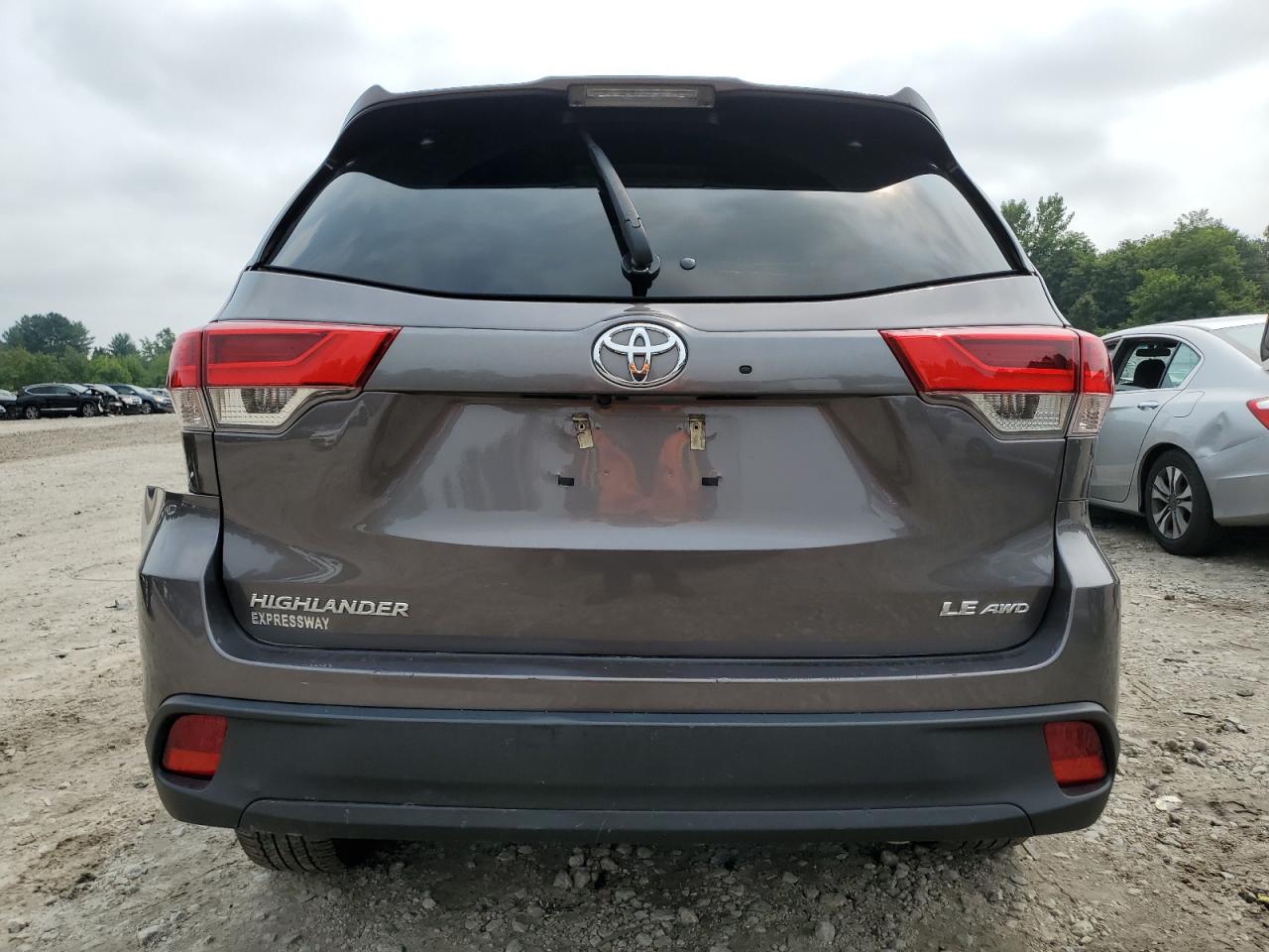 5TDBZRFH7KS736465 2019 Toyota Highlander Le