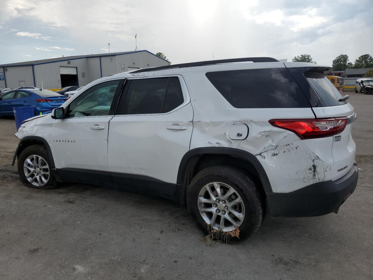 1GNERGKW7MJ215016 2021 CHEVROLET TRAVERSE - Image 2