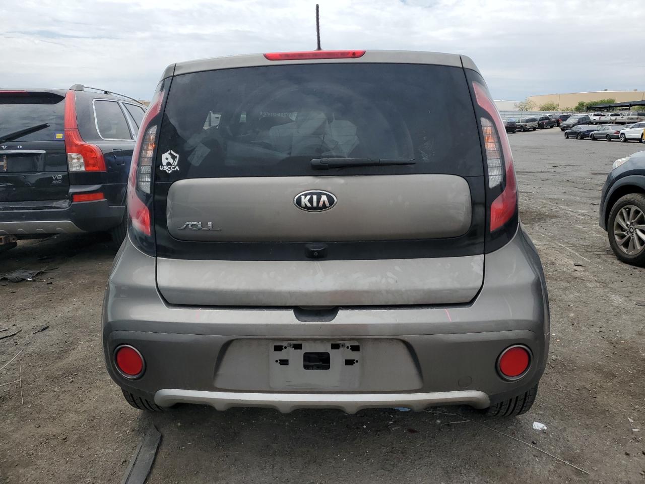 2018 Kia Soul + VIN: KNDJP3A51J7600272 Lot: 65795224