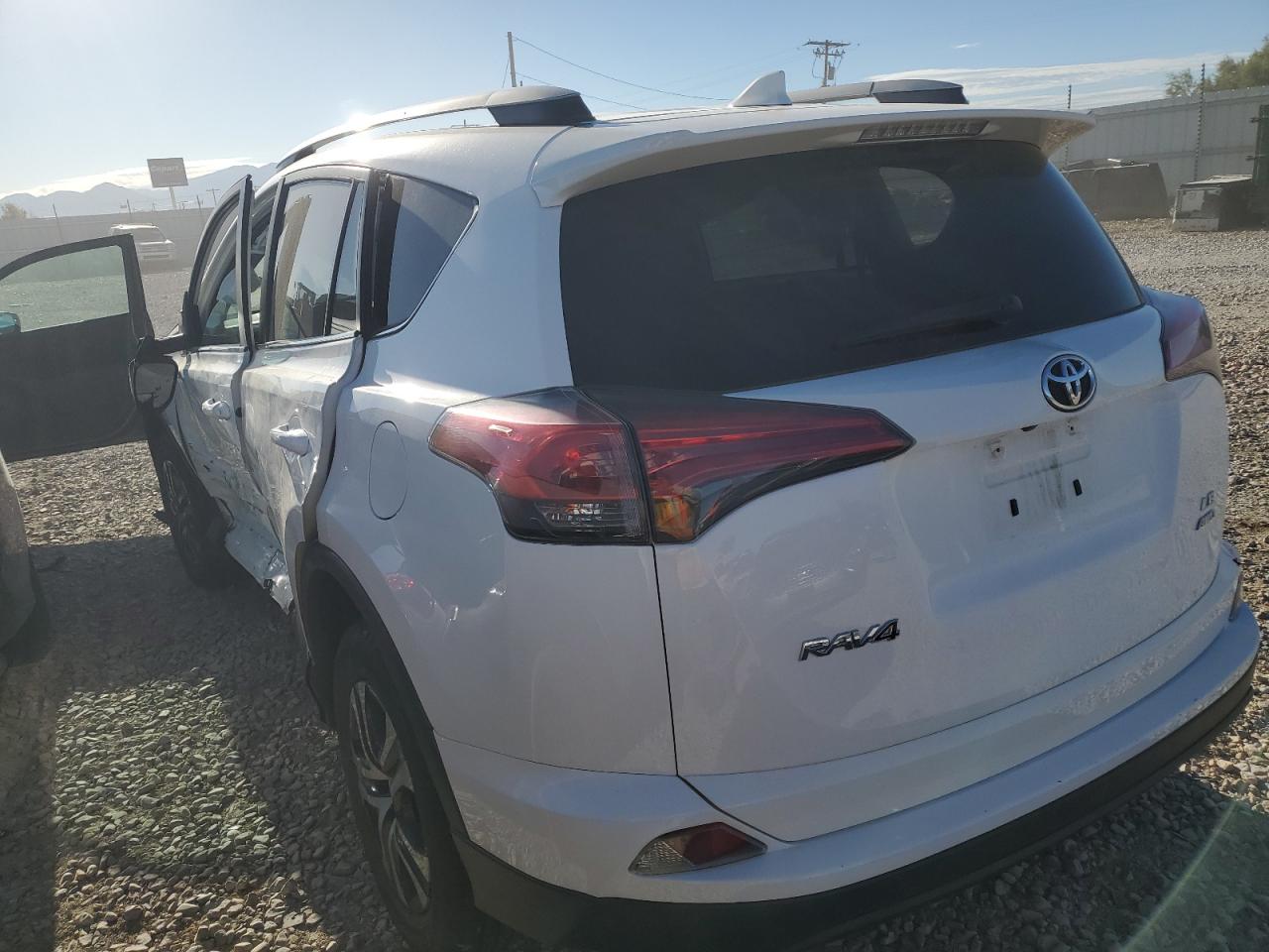 2T3BFREV4HW557016 2017 TOYOTA RAV 4 - Image 2