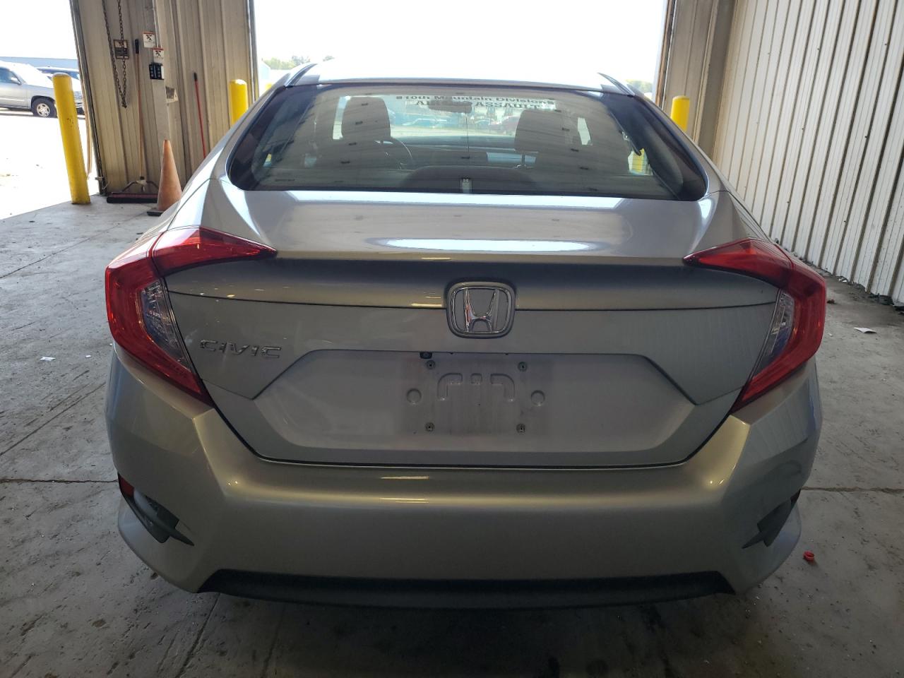 2HGFC2F55HH570472 2017 Honda Civic Lx