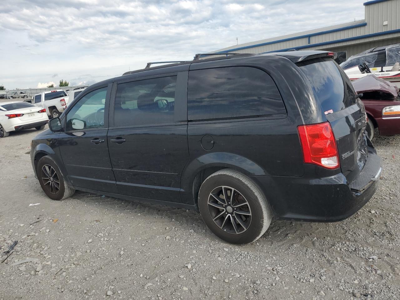 2016 Dodge Caravan - Image 2