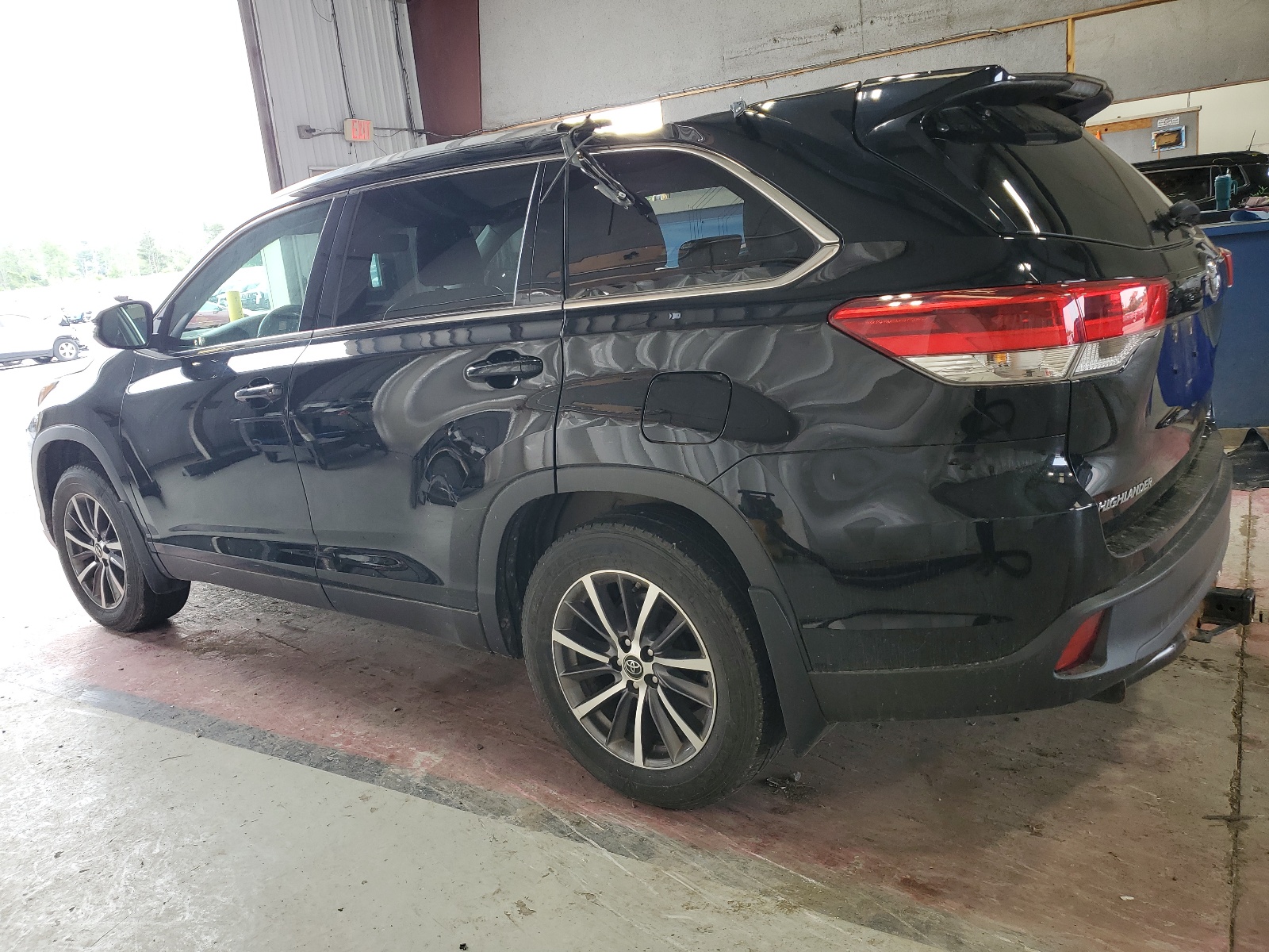 5TDJZRFHXKS606546 2019 Toyota Highlander Se