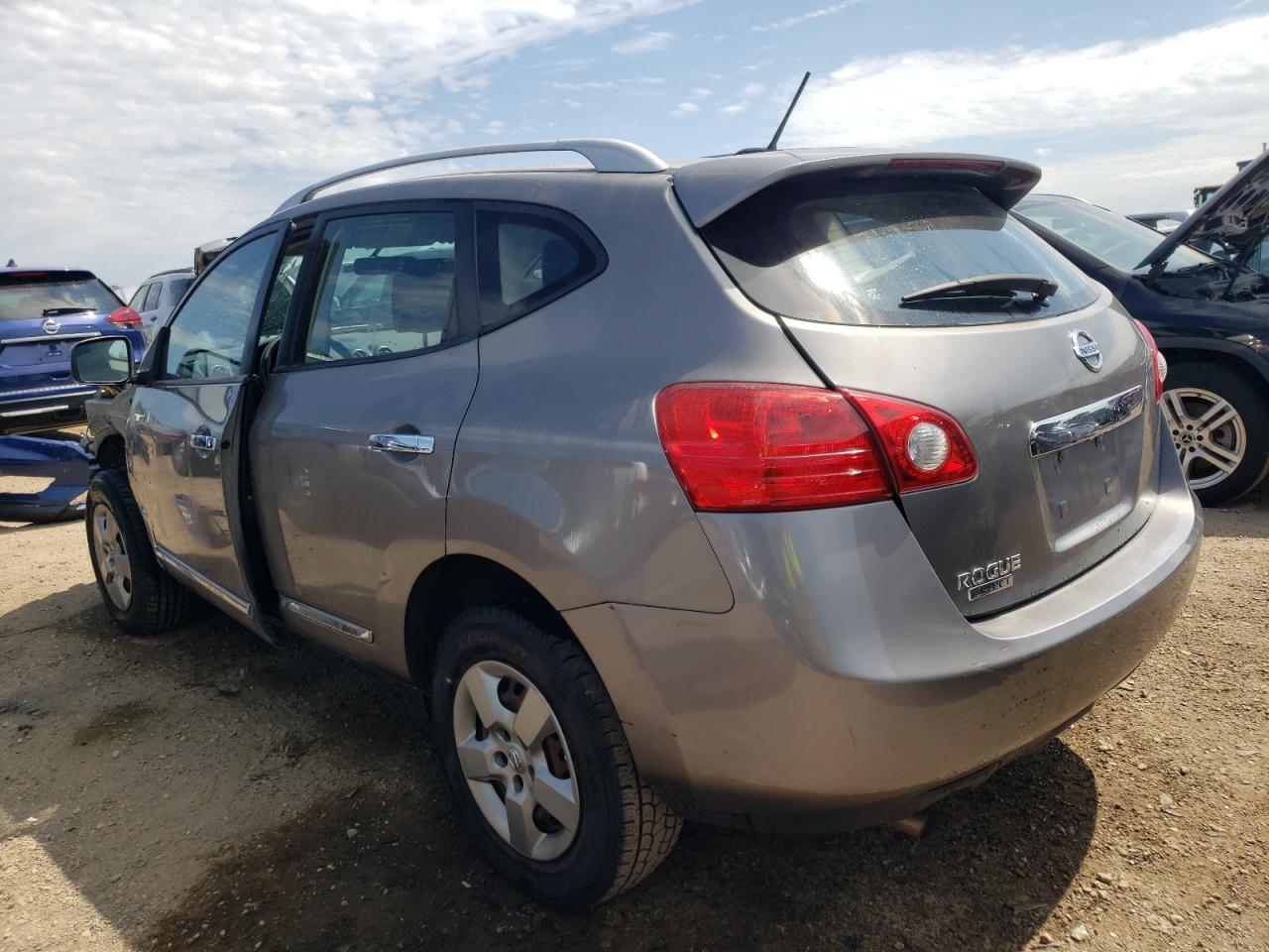 2014 Nissan Rogue - Image 2