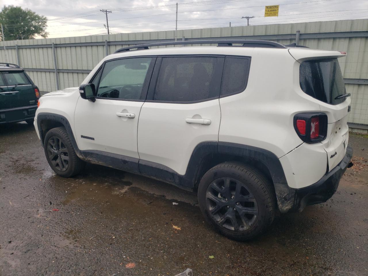 ZACNJDE15PPP13408 2023 JEEP RENEGADE - Image 2