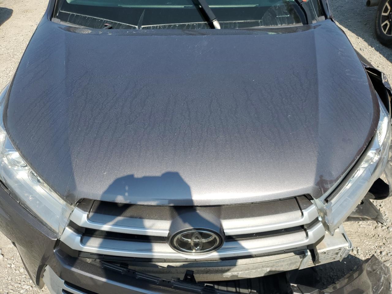 5TDBZRFH0KS960886 2019 Toyota Highlander Le