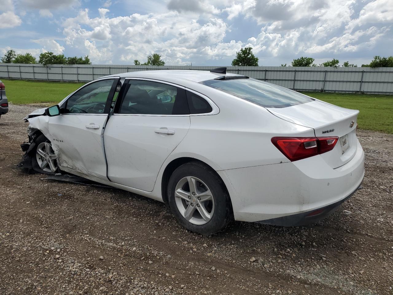 2023 Chevrolet Malibu - Image 2