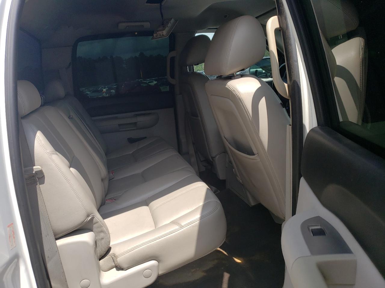 2011 Chevrolet Silverado - Image 10