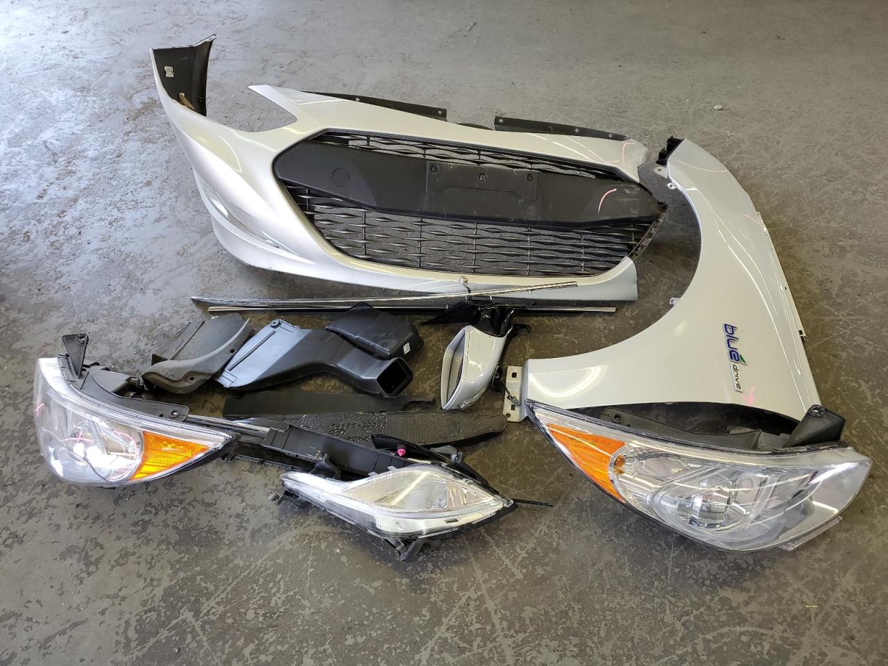 2015 Hyundai Sonata Hybrid VIN: KMHEC4A43FA119231 Lot: 66618644