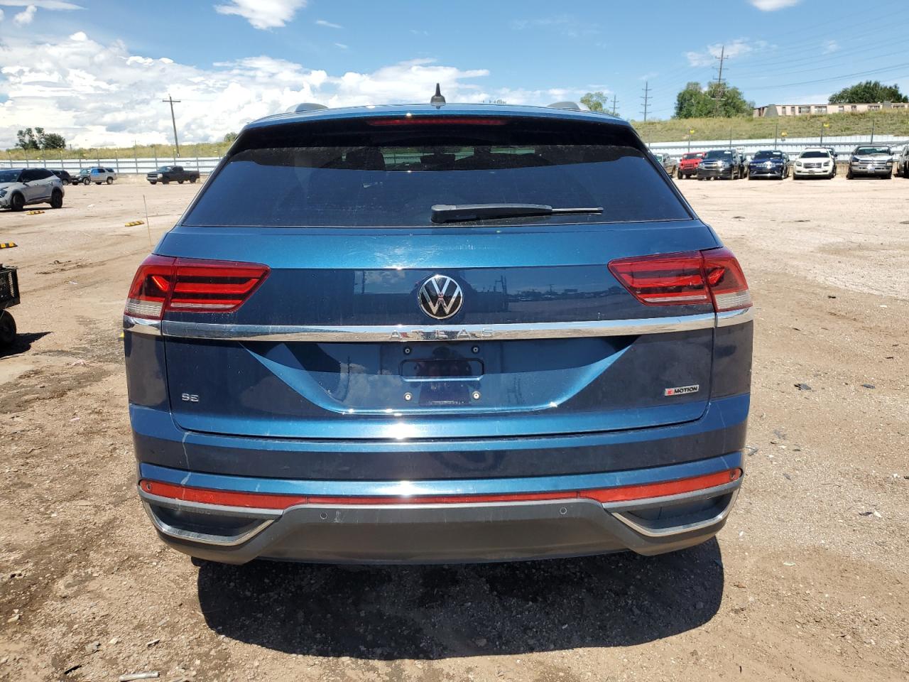 1V26C2CA4LC203718 2020 Volkswagen Atlas Cross Sport Se