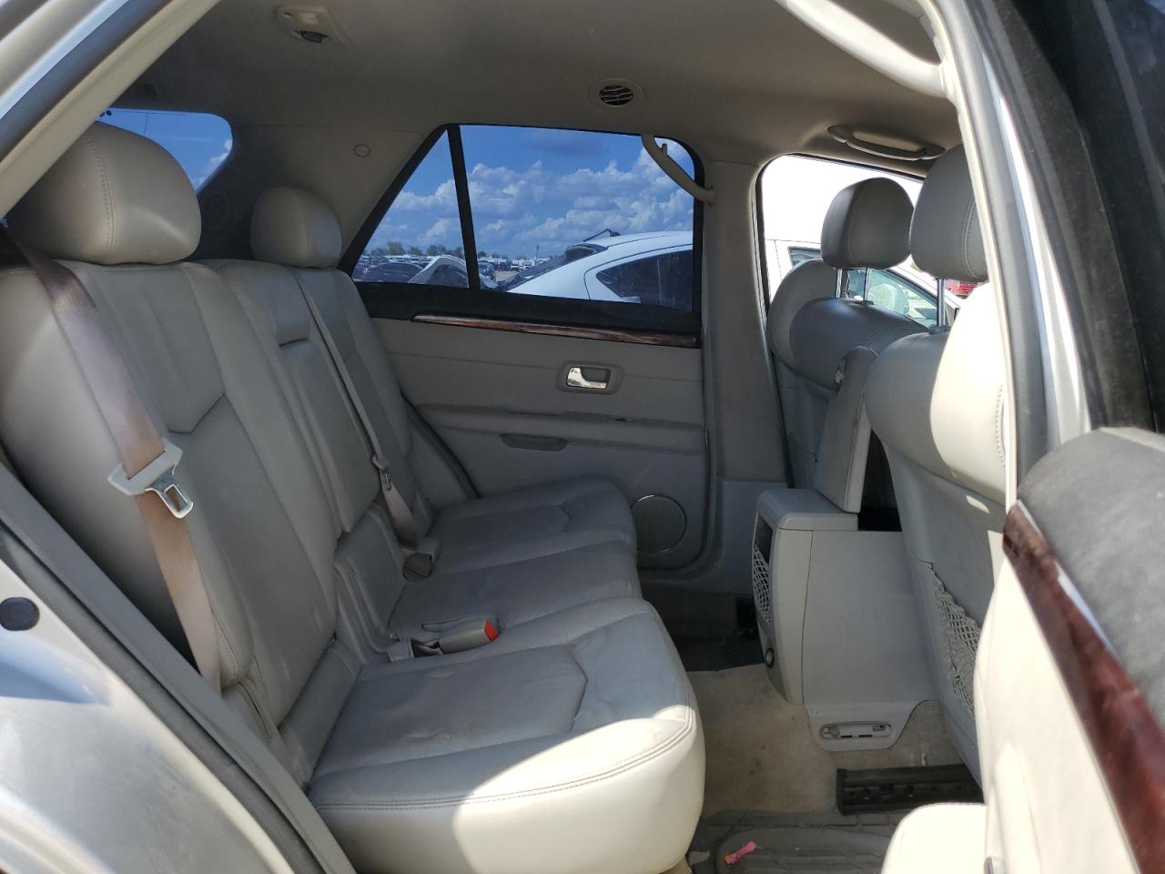 2007 Cadillac SRX - Image 11