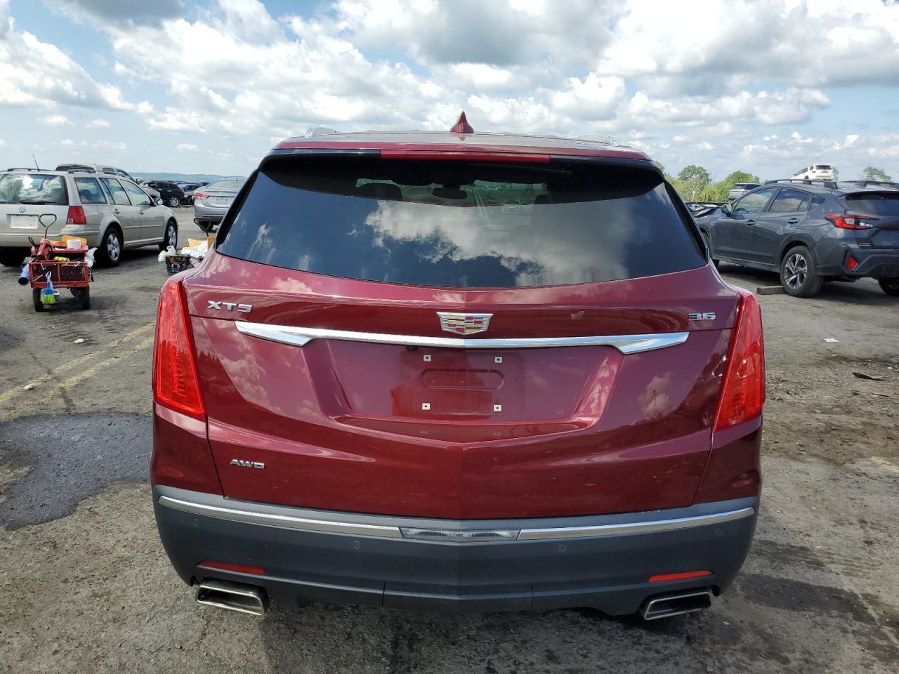 1GYKNDRS0HZ318997 2017 Cadillac Xt5 Luxury