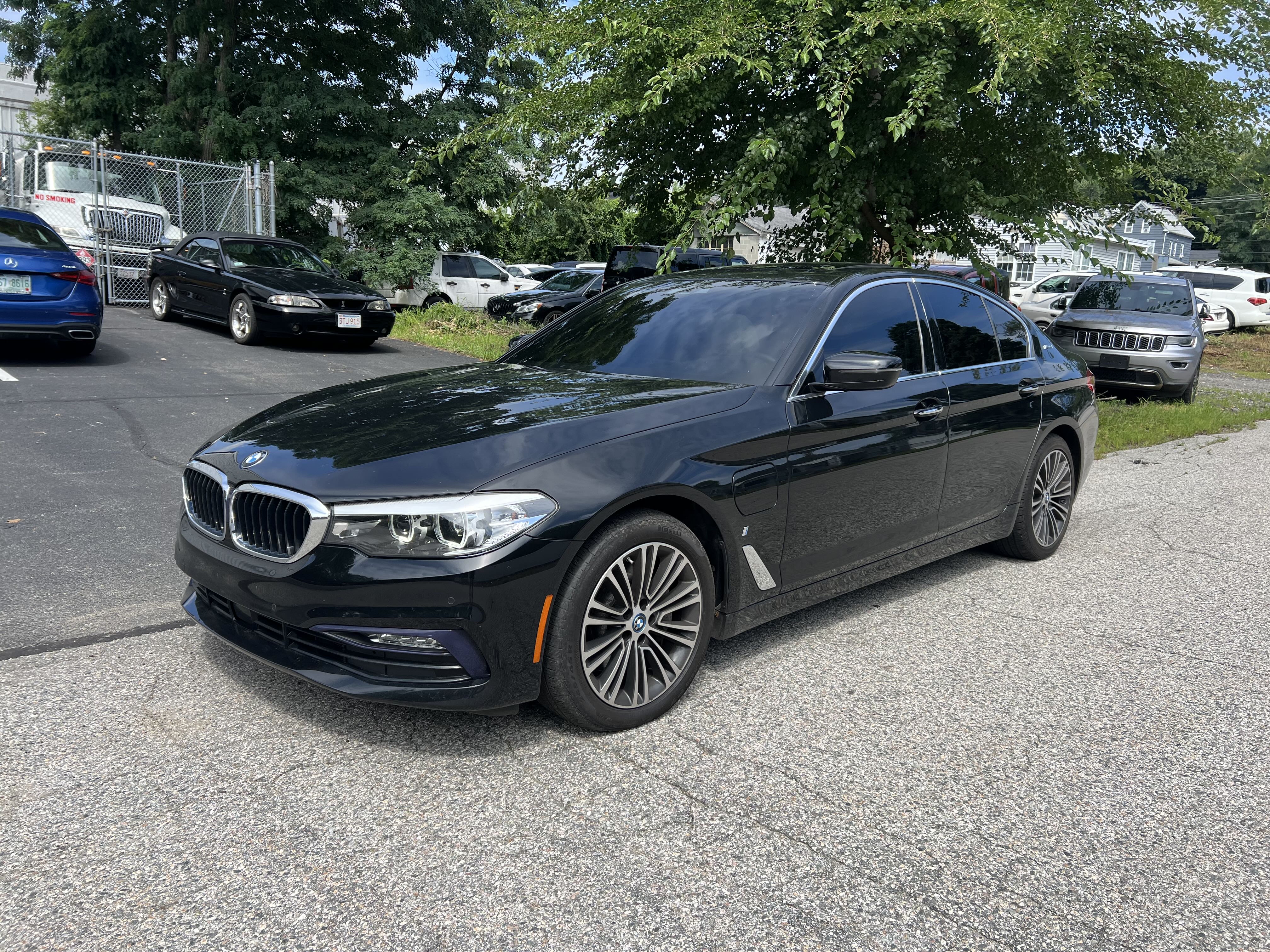 2018 BMW 530Xe vin: WBAJB1C57JG623830