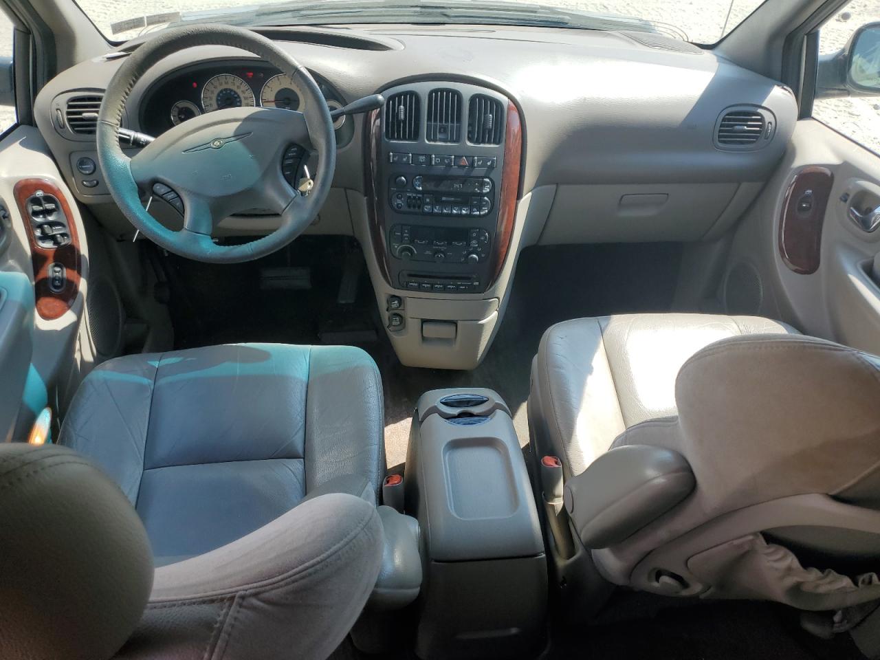 2002 Chrysler Town & Country Limited VIN: 2C8GP64L92R551438 Lot: 68943284